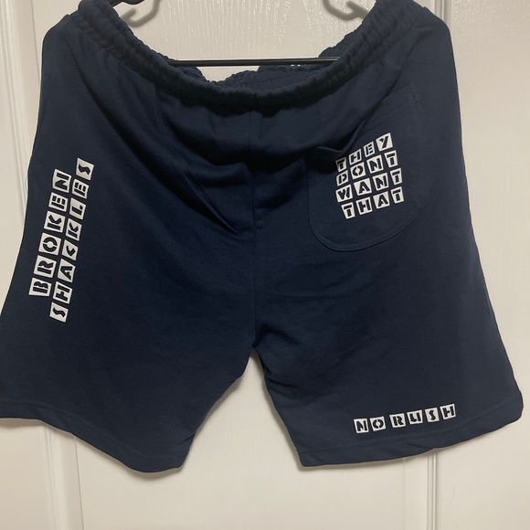 Men’s fleece shorts with inscription - Picture 1 of 4